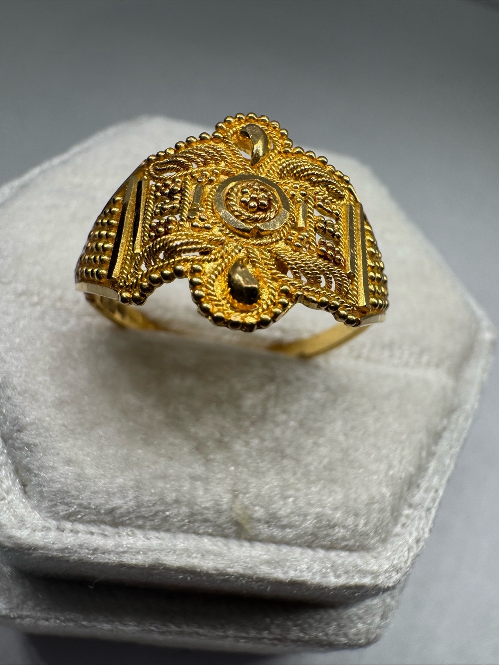Vintage 21K Gold Ring 3.4 grams Size 8 | Solid Yellow Gold Jewelry - Picture 3 of 17